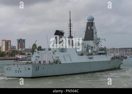 Die Royal Navy Typ 45 Zerstörer HMS Diamond, Rückkehr nach Portsmouth, Großbritannien am 19/9/18 Nach patrouillieren im Nordatlantik, Ostsee und in heimischen Gewässern. Stockfoto