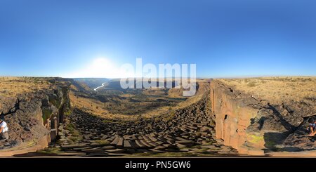 360 Grad Panorama Ansicht von Trout Creek Basaltsäulen, Madras, ODER, USA [2]