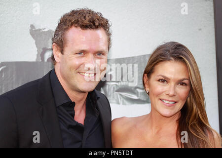 Jason O'Mara und Paige Turco bei der Premiere von Warner Bros. Pictures' 'Lights Out' an der TCL Chinese Theatre in Hollywood, CA, 19. Juli 2016 statt. Foto von Joe Martinez/PictureLux Stockfoto