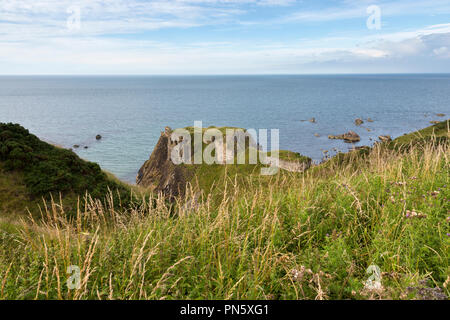 Blick auf findlater Castle mit Blick auf den Moray Firth in Schottland Stockfoto