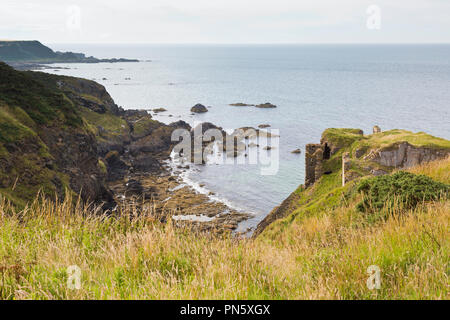 Blick auf findlater Castle mit Blick auf den Moray Firth in Schottland Stockfoto