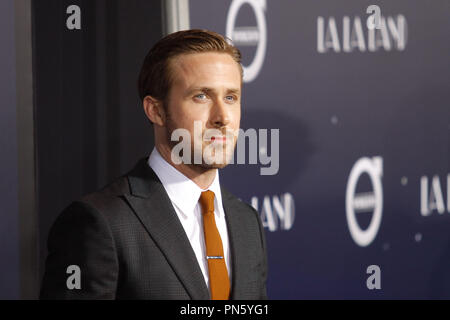 Ryan Gosling auf der Los Angeles Premiere von "La La Land" im Village Theatre in Westwood, CA, 6. Dezember 2016 statt. Foto von Joseph Martinez/PictureLux Stockfoto