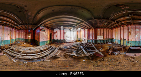 360 Grad Panorama Ansicht von Tongan Ghost Ship: Laderaum