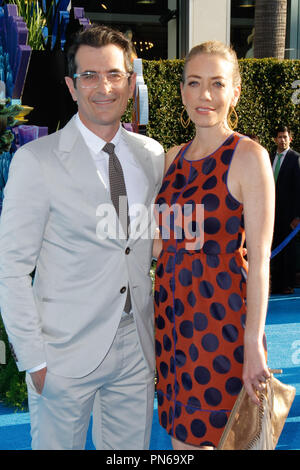 Ty Burrell und Frau Holly Burrell bei der Weltpremiere von Disney's "Dory" am El Capitan Theatre in Hollywood, CA, 8. Juni 2016 statt. Foto von Joe Martinez/PictureLux Stockfoto