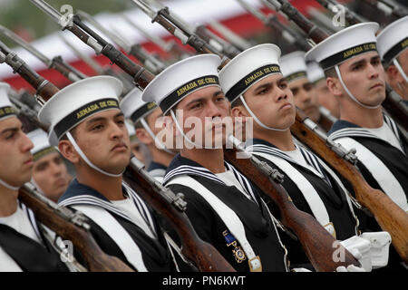 Santiago. 19 Sep, 2018. März Soldaten während einer jährlichen Militärparade Chiles Unabhängigkeit Jahrestag zu feiern, in der Hauptstadt Santiago Sept. 19, 2018. Credit: Wang Pei/Xinhua/Alamy leben Nachrichten Stockfoto