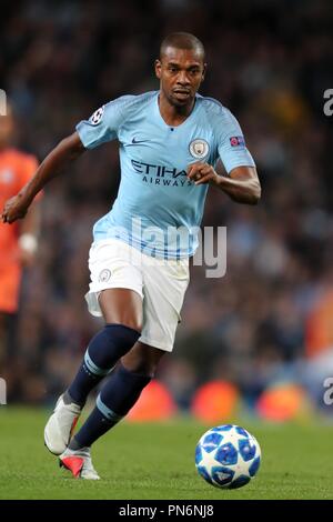 FERNANDINHO Manchester City FC Manchester City V LYON, CHAMPIONS LEAGUE GRUPPE F Etihad Stadium, Manchester, England, 19. September 2018 GBD12283 streng redaktionelle Verwendung. Wenn der Spieler/Spieler in diesem Bild dargestellt ist/Spielen für einen englischen Club oder das England National Team. Dann ist dieses Bild darf nur für redaktionelle Zwecke verwendet werden. Keine kommerzielle Nutzung. Folgende Verwendungen sind auch dann eingeschränkt, wenn in einem redaktionellen Kontext: Verwendung in Verbindung mit oder als Teil eines nicht autorisierten Audio-, Video-, Daten-, Spielpläne, Verein/liga Logos, Wetten, Spiele oder eine "Live"-Diensten. Stockfoto