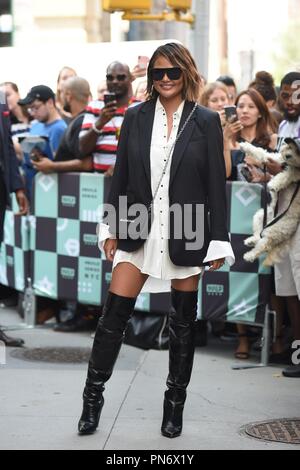 New York, NY, USA. 19 Sep, 2018. Chrissy Teigen heraus und über für Celebrity Candids - MI, New York, NY 19. September 2018. Credit: Kristin Callahan/Everett Collection/Alamy leben Nachrichten Stockfoto