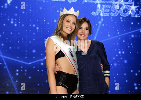 Jesolo, Venezia, Italien. 10 Sep, 2017. Alice Rachele Arlanch, Miss Italien 2017 gesehen mit Patrizia Mirigliani nach Nominierungen. Credit: Cosimo Martemucci/SOPA Images/ZUMA Draht/Alamy leben Nachrichten Stockfoto