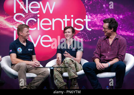 Astronauten Tim Peak und Entdecker Nics Wetherill und wird Millard Teilnahme an einem sprechen über das Leben im Weltraum und den wilden Ecken der Erde auf der Hauptbühne an der New Scientist Live Stockfoto