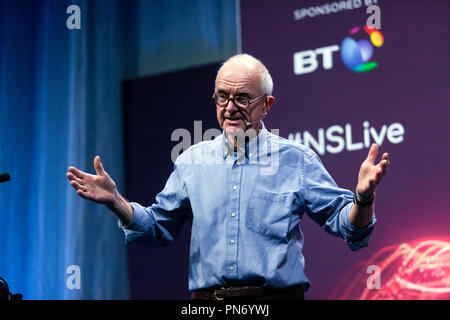 Henry Marsh CBE, geben einen faszinierenden Einblick in seine lange und erfolgreiche Karriere als Neurochirurg, auf der großen Bühne im New Scientist Live Stockfoto