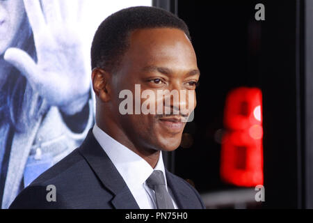 Anthony Mackie bei der Premiere von Warner Bros. Pictures'' Unsere Marke ist Krise" an der TCL Chinese Theatre in Hollywood, CA, 26. Oktober 2015 statt. Foto von Joe Martinez/PictureLux Stockfoto