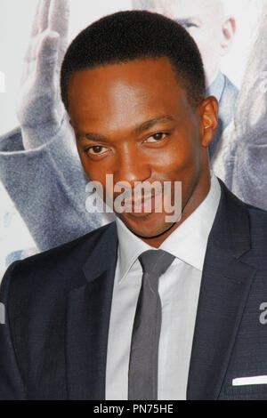 Anthony Mackie bei der Premiere von Warner Bros. Pictures'' Unsere Marke ist Krise" an der TCL Chinese Theatre in Hollywood, CA, 26. Oktober 2015 statt. Foto von Joe Martinez/PictureLux Stockfoto