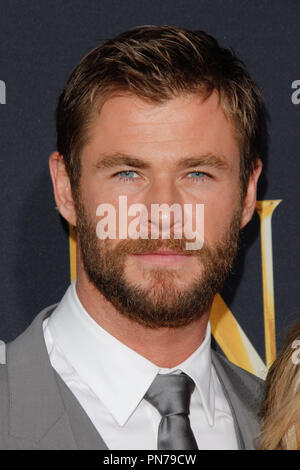 Chris Hemsworth bei der Premiere von Universal Pictures'' der Huntsman: Winter's Krieg" im Regency Dorf Theater in Westwood, CA, 11. April 2016 statt. Foto von Joe Martinez/PictureLux Stockfoto