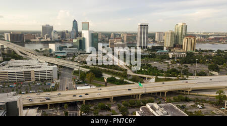 Pendler bewegen sich entlang der Datenautobahnen in und um Jacksonville Florida Stockfoto