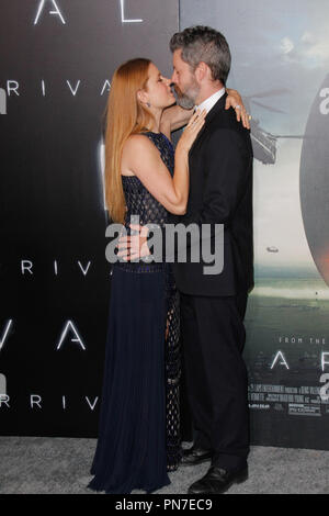 Amy Adams, Darren Le Gallo im LA Premiere von Paramount Pictures' "Ankunft" im Regency Dorf Theater in Westwood, CA, 6. November 2016 statt. Foto von Joseph Martinez/PictureLux Stockfoto