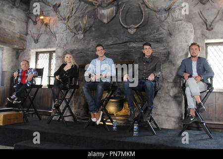 Warwick Davis, Evanna Lynch, James Phelps, Oliver Phelps, Tom Felton 04/06/2016 die magische Welt von Harry Potter Medien Vorschau Tag in den Universal Studios Hollywood in Hollywood, CA Foto von kazuki Hirata/HNW/PictureLux Stockfoto