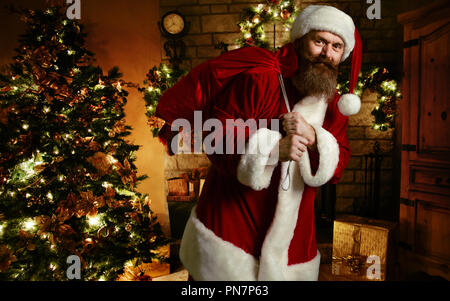 Santa claus Geschenke brachten Stockfoto