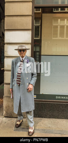 London. September 2018. Eine schön gekleidet englischer Gentleman in London Stockfoto