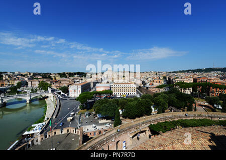 Vittorio Emanuele II Brücke über den Tiber in Rom. Stockfoto