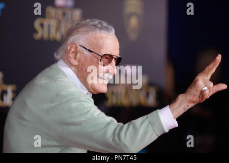 Executive Producer Stan Lee bei der Weltpremiere von Marvel Studios' 'Doctor Seltsame' an TCL Chinese Theatre in Hollywood, CA, 20. Oktober 2016 statt. Foto von Joe Martinez/PictureLux Stockfoto