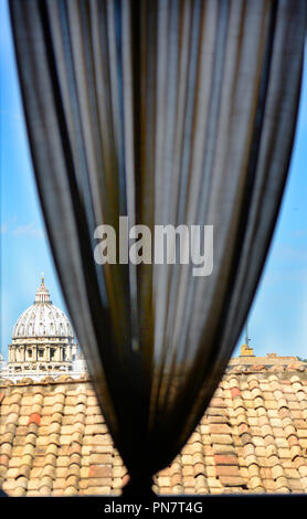 Ein Blick auf den Petersdom und den Vatikan vom Castel Sant'Angelo. Stockfoto