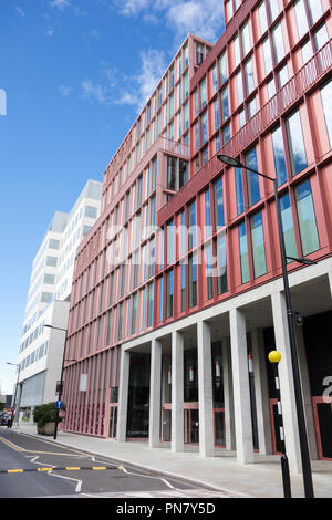 Duggan Morris Architekten R7 Bürogebäude in der tausendjährigen Pink auf handyside Street, King's Cross, London, N1, UK Stockfoto