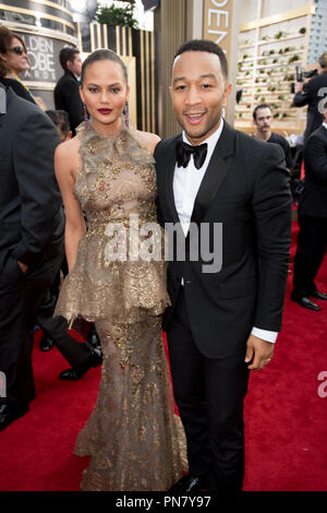 Chrissy Teigen und John Legend nehmen an der 74. jährlichen Golden Globe Awards im Beverly Hilton in Beverly Hills, CA am Sonntag, 8. Januar 2017. Datei Referenz # 33198 304 GFS nur für redaktionelle Verwendung - Alle Rechte vorbehalten Stockfoto