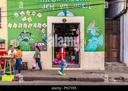 Leon Nicaragua. Februar 2018. Eine Straßenszene in Leon in Nicaragua Stockfoto