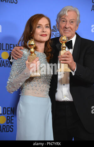 Isabelle Huppert & Paul Verhoeven auf dem 74 Golden Globe Awards im Beverly Hilton Hotel, Los Angeles, CA, USA, 8. Januar 2017 Stockfoto