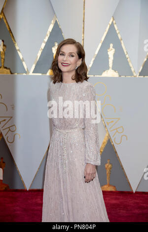 Isabelle Huppert, Oscar®-Nominee, kommt auf dem roten Teppich der 89 Oscars® auf der Dolby® Theater in Hollywood, CA am Sonntag, 26. Februar 2017. Datei Referenz Nr.33304 045 THA nur für redaktionelle Verwendung - Alle Rechte vorbehalten Stockfoto