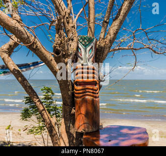 Ometepe Nicaragua. Februar 2018. Eine typische Ansicht der hölzernen Kunst am Strand auf der Insel Ometepe in Nicaragua Stockfoto