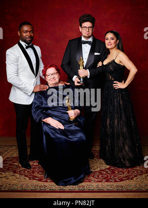 Anna Udvardy und Kristof Deák pose Backstage mit dem Oscar® für die beste Live Action Short Film, für die Arbeit an "Singen" David Oyelowo und Selma Hayek während des Live ABC Telecast der 89 Oscars® auf der Dolby® Theater in Hollywood, CA am Sonntag, 26. Februar 2016. Datei Referenz Nr.33304 746 THA nur für redaktionelle Verwendung - Alle Rechte vorbehalten Stockfoto