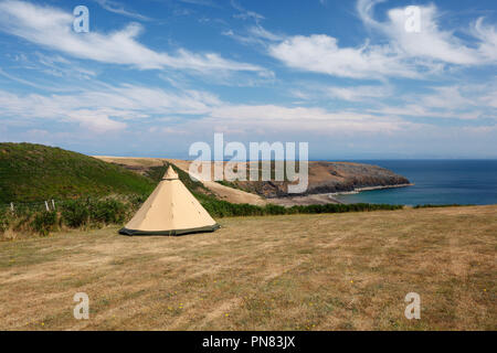 Bell Zelt am Campingplatz an der Küste. Porth Ceiriad. Llyn Halbinsel. Wales. UK. Stockfoto