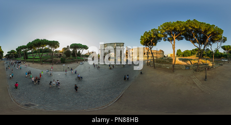 360 Grad Panorama Ansicht von Flavischen Amphitheater Kolosseum Rom Italien Iv