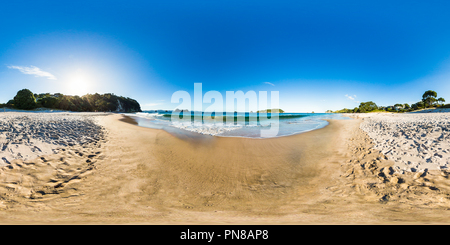 360 Grad Panorama Ansicht von Lustige Wellen - Sonnenuntergang am Strand - Hahei Coromandel Halbinsel - Waikato, Neuseeland