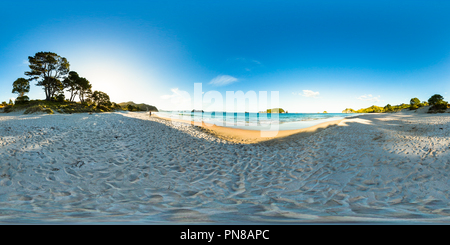 360 Grad Panorama Ansicht von Angeln am Strand bei Sonnenuntergang - Hahei Coromandel Halbinsel - Waikato, Neuseeland