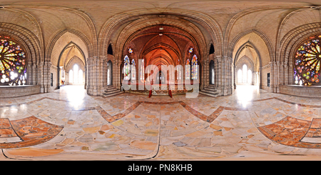 360 Grad Panorama Ansicht von Im Inneren der Basilika del Voto Nacional, Quito