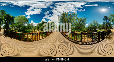 360 Grad Panorama Ansicht von Holzsteg über Eerste River in Stellenbosch