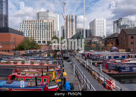 HSBC Hauptquartier im Zentrum von Birmingham, England, aus Gas Street Becken gesehen. Stockfoto