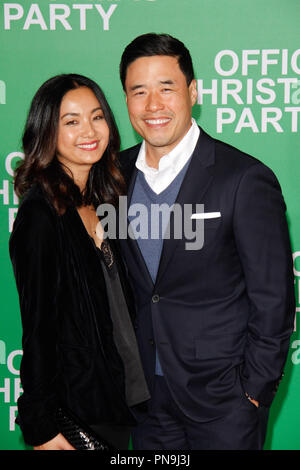 Jae Suh Park, Randall Park bei der Premiere von Paramount Pictures'' Office Christmas Party" im Regency Dorf Theater in Westwood, CA, 7. Dezember 2016 statt. Foto von Joseph Martinez/PictureLux Stockfoto