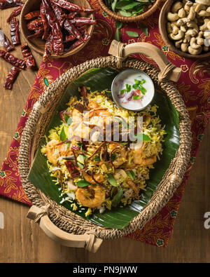 South Indian prawn Biryani. Würzige Garnelen und Reis Gericht. Indien Essen