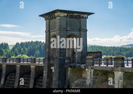 Der Damm der Alwen Reservoir, Conwy, Wales, Großbritannien Stockfoto