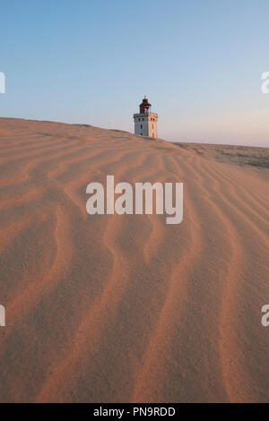 Rubjerg Knude Leuchtturm - einem verlassenen Leuchtturm langsam durch den Treibsand an der Nordseeküste in der Nähe von Lokken, Hjorring, Dänemark zurückgefordert wird. Stockfoto