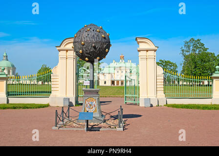 ORANIENBAUM, St.-Petersburg, Russland - Juli 3, 2015: Bitter Orange Tree Skulptur zur Erinnerung an Alexander Menschikow. Stockfoto