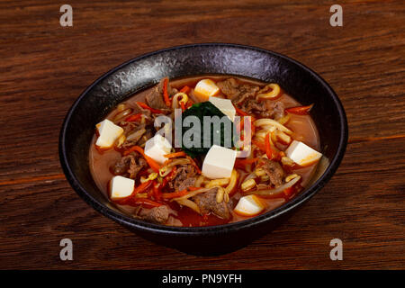 Japanisch Suppe Ramen mit Tofu und Rindfleisch Stockfoto