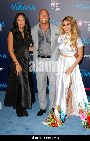 Simone Alexandra Johnson, Dwayne Johnson, Dinah-Jane Hansen am AFI Fest 2016 Weltpremiere von Disney's 'MOana' an der TCL Chinese Theatre in Hollywood, CA, November 14, 2016 statt. Foto von Joseph Martinez/PictureLux Stockfoto