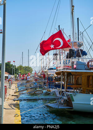 Bodrum, Türkei - Juli 6, 2018. Boote im Hafen von Bodrum. Provinz Mugla, Türkei. Stockfoto