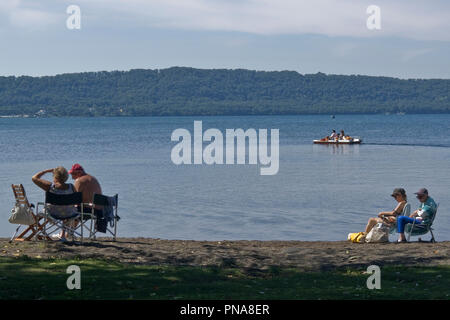 Touristen am Lago di Vico, Provinz Viterbo, Latium, Italien Foto © Fabio Mazzarella/Sintesi/Alamy Stock Foto Stockfoto
