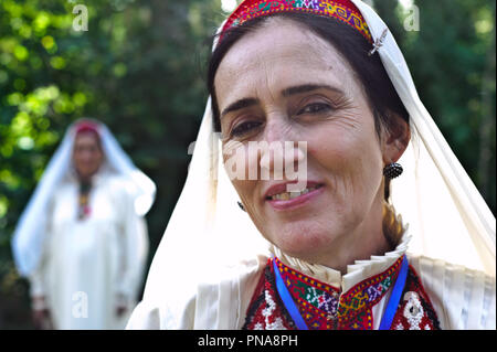 Traditionell gekleidete Frauen von Pamir (Tadschikistan) Stockfoto