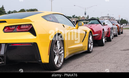 ROYAL OAK, MI/USA - 16. AUGUST 2018: Vier Chevrolet Corvette Autos an der Woodward Dream Cruise, die weltweit größte eintägige Automotive event. Stockfoto